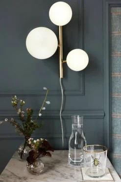 Sisustusvalaisimet*Aneta Lighting seinävalaisin Molekyl mattamessinki