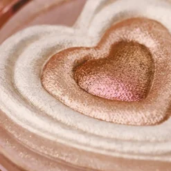 Essence Meikit*korostusväri LOVE IT A CHOCO' LOT! highlighter glaze