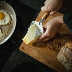 Fiskars Keittiötarvikkeet*Norden juustohöylä kovalle juustolle