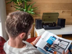 Lenco Äänentoisto*vinyylilevysoitin + kaiuttimet LS-300  musta