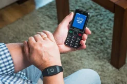 Maxcom Kuulokkeet Ja Puhelintarvikkeet*matkapuhelin MM735BB SOS-turvarannekkeella