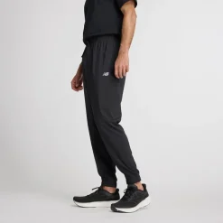 New Balance Treenivaatteet*treenihousut Sport Essentials Woven Jogger 001 BLACK