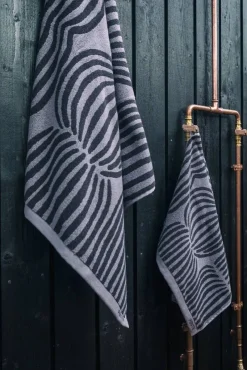 Pentik Kylpyhuone- Ja Saunatekstiilit|Kylpyhuone- Ja Saunatekstiilit*Vilja kylpypyyhe musta 70x150 cm