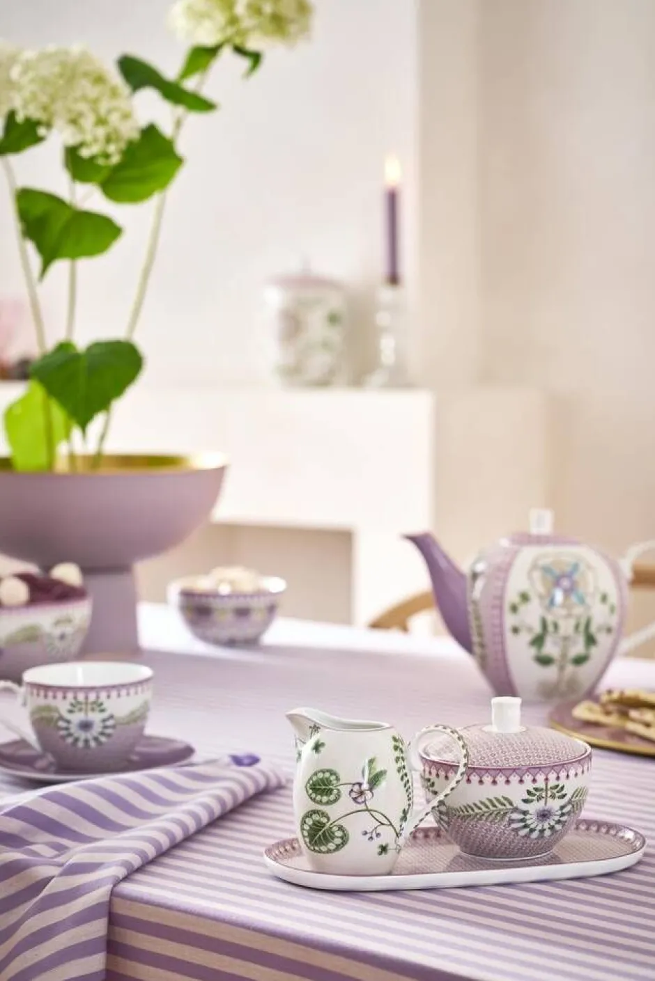 Pip Studio Tarjoilu*lautanen Lily&Lotus Tiles 25x12 cm Lilac