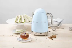 Smeg Kahvi Ja Kuumat Juomat*vedenkeitin KLF04PBEU lämpötilan säädöllä, sininen