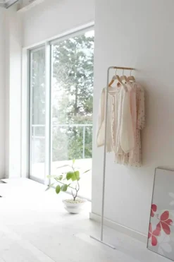 Yamazaki Kylpyhuoneen Säilytys|Hyllyt Ja Telineet*Vaateteline Tower Slim valkoinen