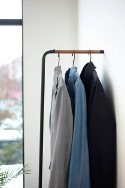 Yamazaki Kylpyhuoneen Säilytys|Hyllyt Ja Telineet*Vaateteline Tower Slim musta